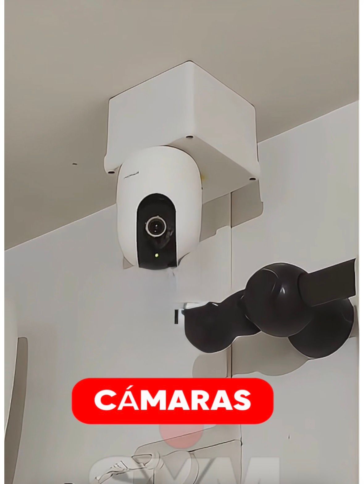 Cámara IP motorizada instalada en interior